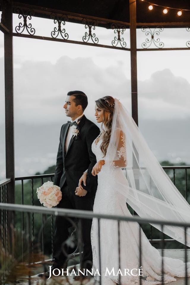 Vestido de novia de Johanna Marcé, Confeccionado en Guipure