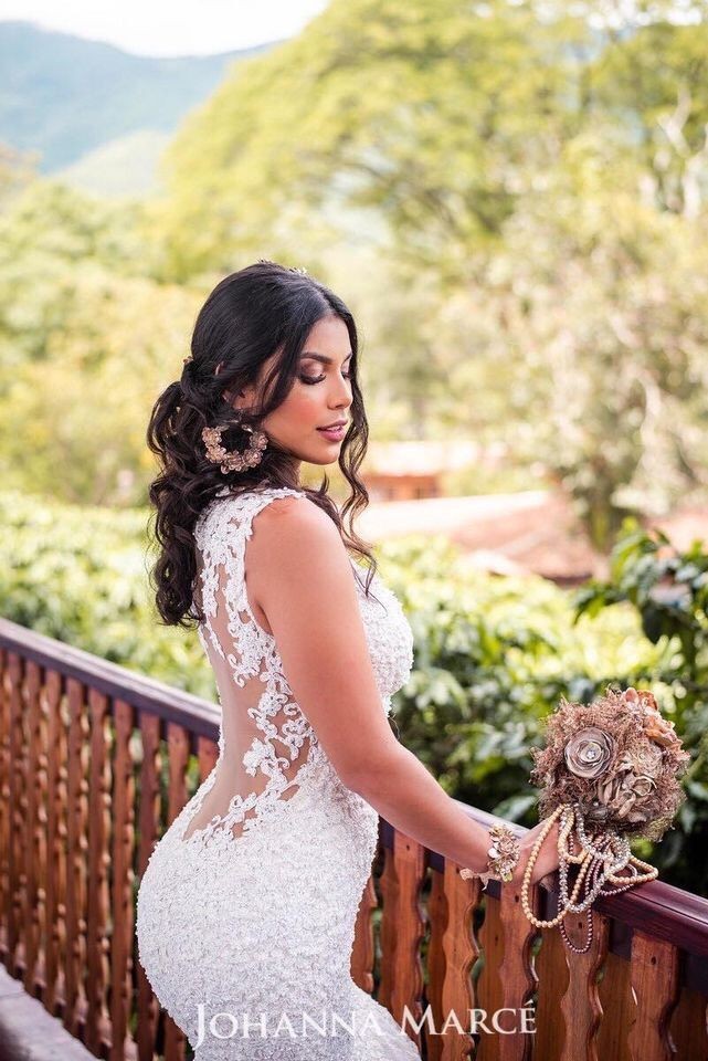 Vestido de novia de Johanna Marcé, Confeccionado en Guipure