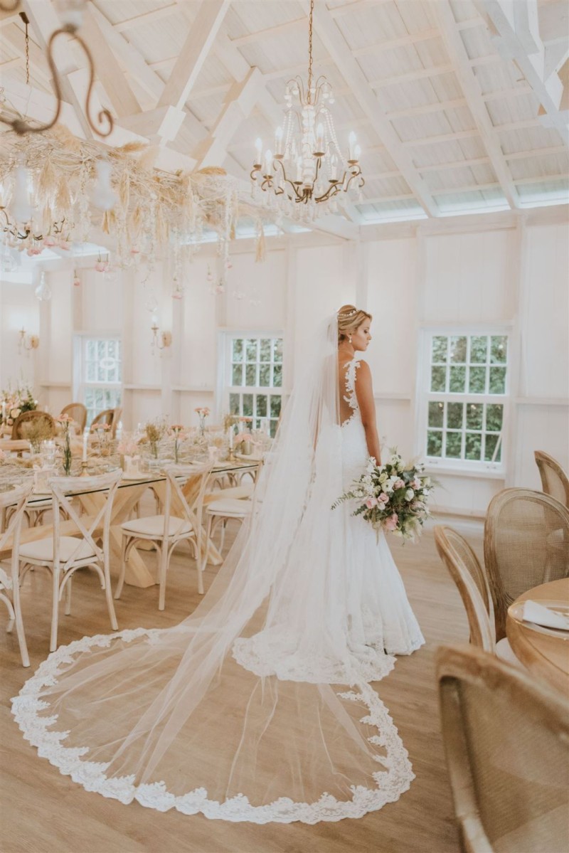 Vestido de novia de Johanna Marcé, Confeccionado en Guipure