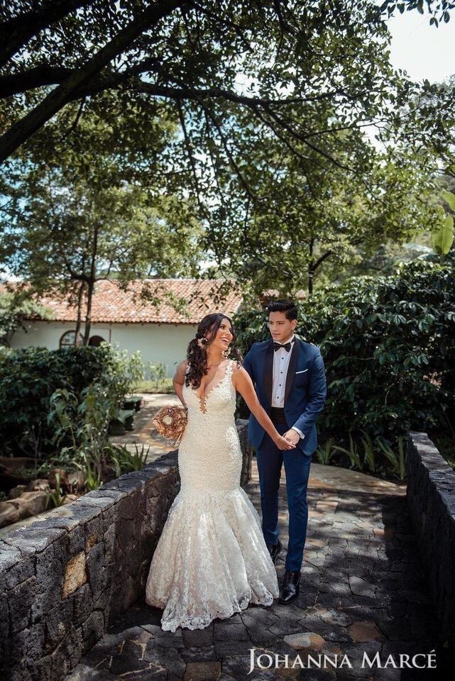 Vestido de novia de Johanna Marcé, Confeccionado en Guipure