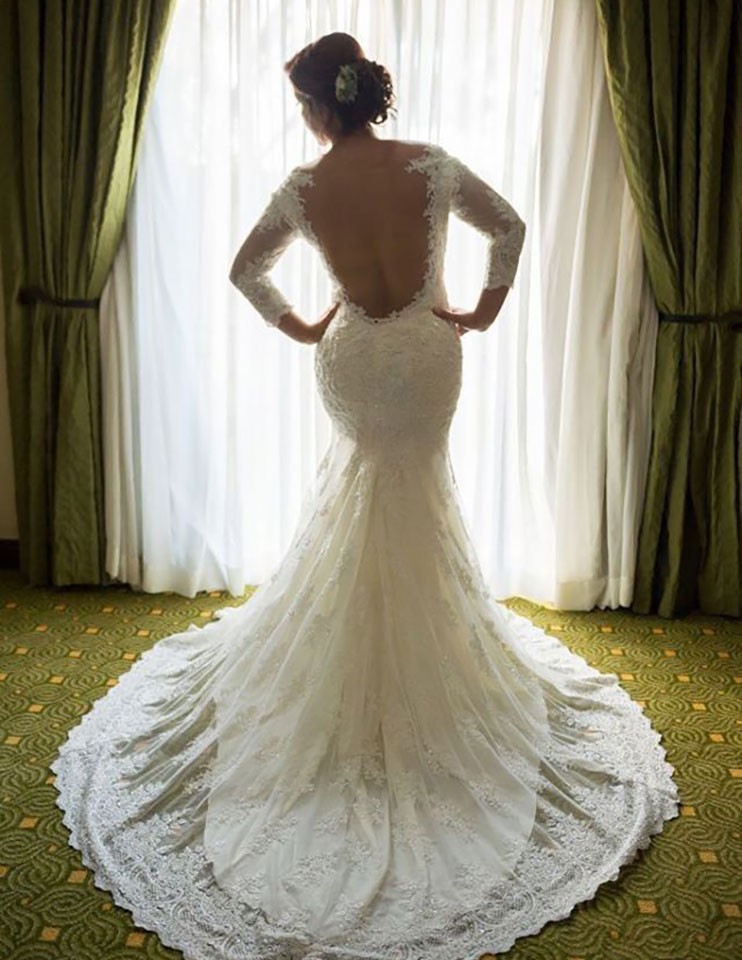 Vestido de novia de Johanna Marcé, escote profundo sensual