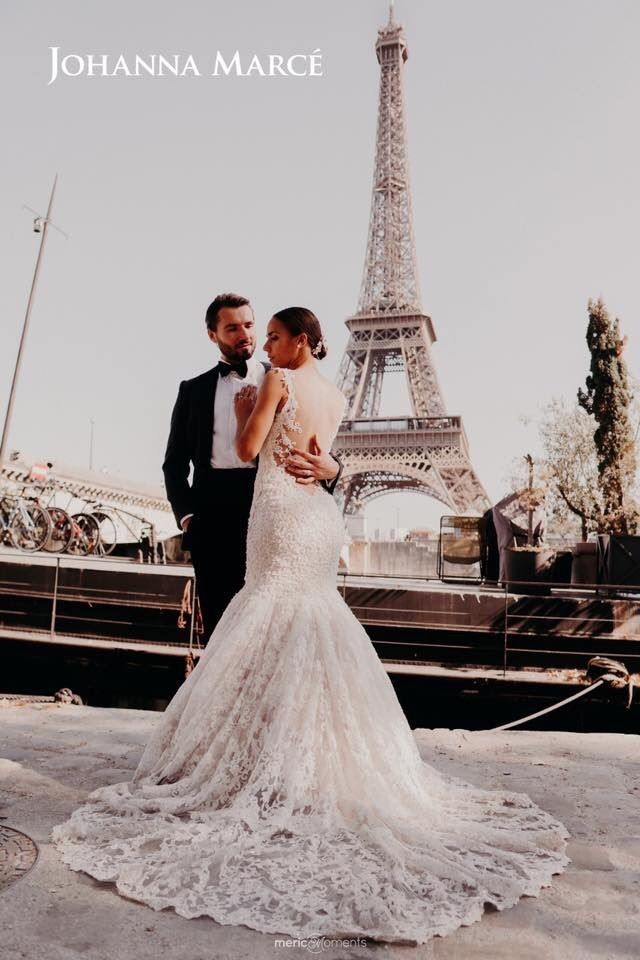 Vestido de novia de Johanna Marcé, escote profundo sensual